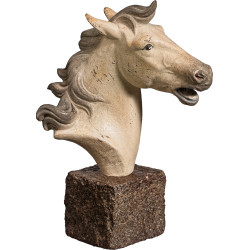 Cabeça de cavalo com pedestal de pedra