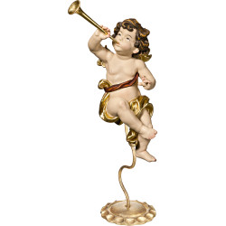 Anjo Bergland com trombeta em pedestal