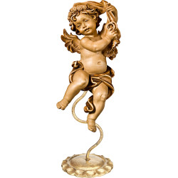 Anjo Bergland com alianças de casamento em pedestal