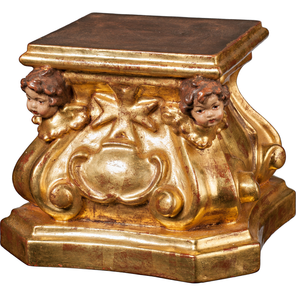 Pedestal with puttoheads