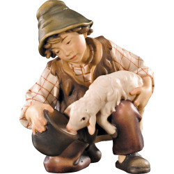 Rapaz com cordeiro no poço