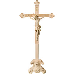 Cristo Pisa su croce barocca su piedistallo