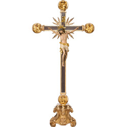 Cristo Pisa em cruz com Evangelistas e raios em pedestal