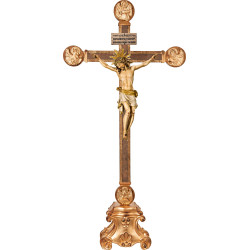 Corpus Pisa on pedestal with Evangelists and Titulus Crucis in hebrew - latin - greek