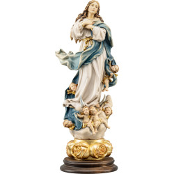 Nossa Senhora da Conceição sobre base com rosas