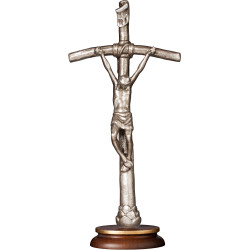 Crucifijo San Juan Pablo II en pedestal