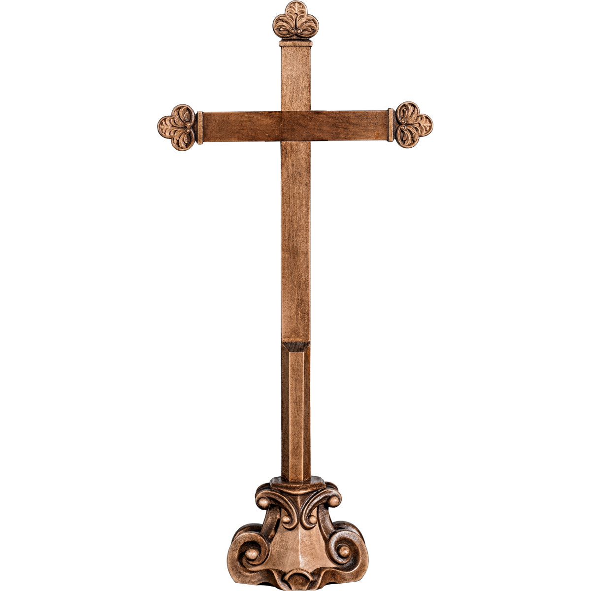 Cruz barroca em pedestal