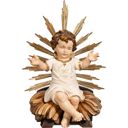 Menino Jesus vestido IHS sentado na cama com resplendor