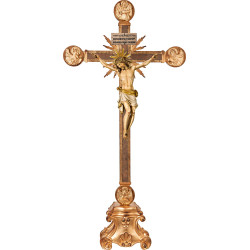 Cristo Pisa en Cruz con Evangelistas y rayos en peana con Titulus Crucis en hebreo - latín - griego