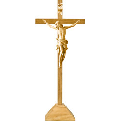 Cristo Pisa en pedestal