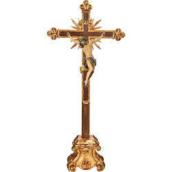 Cristo Barroco em cruz barroca com raios em pedestal