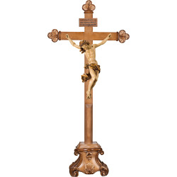 Cristo Barroco em cruz barroca em pedestal com Titulus Crucis em hebraico - latino - grego