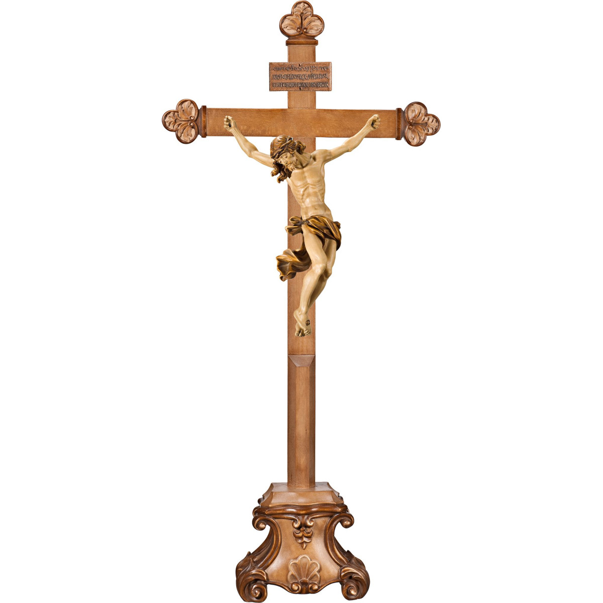 Cristo Barroco em cruz barroca em pedestal com Titulus Crucis em hebraico - latino - grego