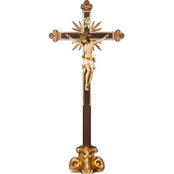Cristo Pisa em cruz barroca com raios em pedestal