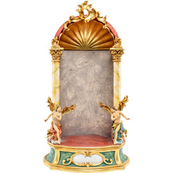 Niche with angels
