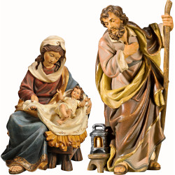 Nacimiento María sentada con Niño Jesús vestido IHS