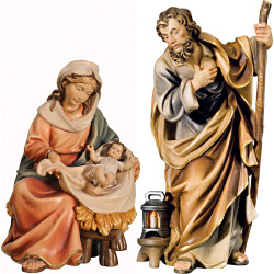 Nacimiento María sentada con Niño Jesús vestido IHS