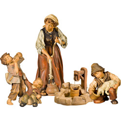 Gruppo al pozzo per presepe in legno | Bergland