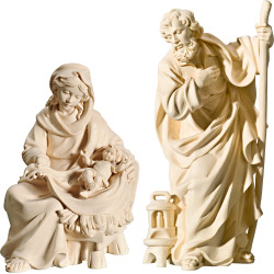 Hl. Familie Maria sitzend mit Jesuskind bekleidet
