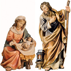 S. Família Maria Sentada com Menino Jesus vestido